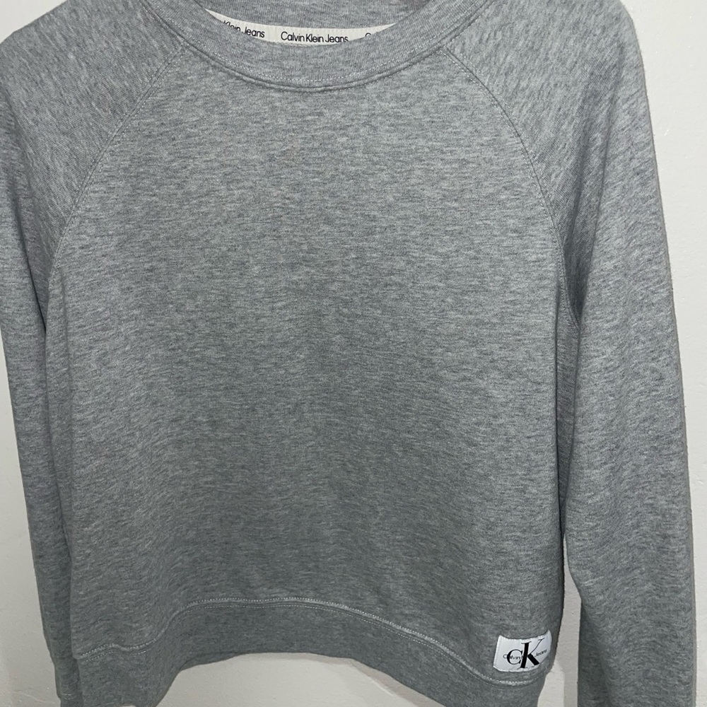 🌝 SOLD 🌝Calvin Klein jeans grey sweatshirt EUC size medium fits like a small